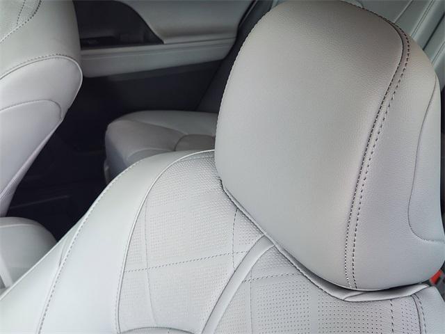 new 2025 Toyota Highlander Hybrid car