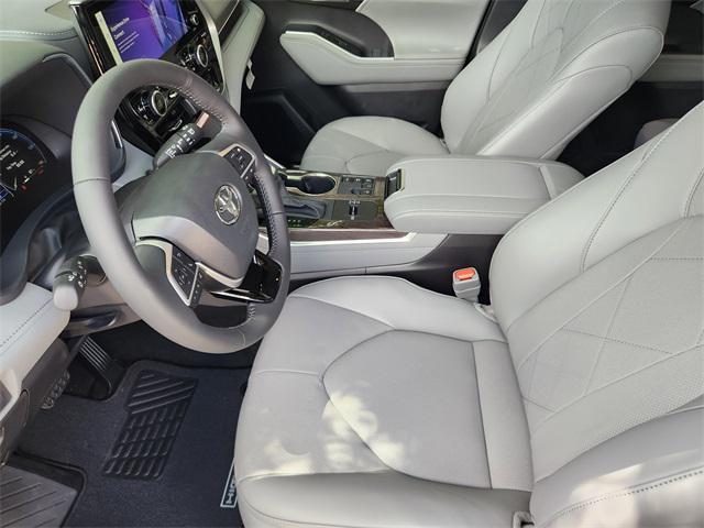 new 2025 Toyota Highlander Hybrid car