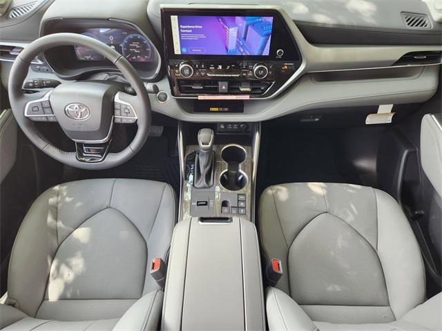 new 2025 Toyota Highlander Hybrid car