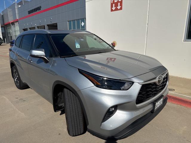 used 2022 Toyota Highlander car, priced at $34,916