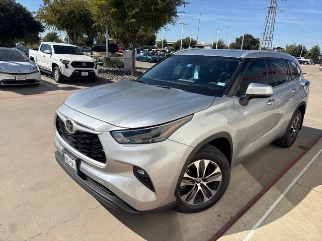 used 2022 Toyota Highlander car, priced at $34,916