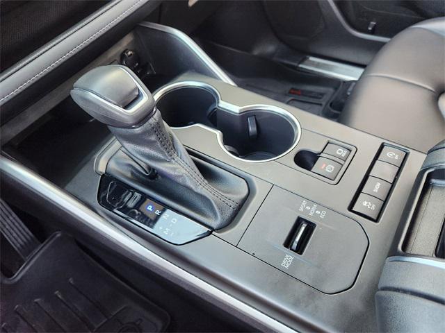 used 2022 Toyota Highlander car, priced at $34,372