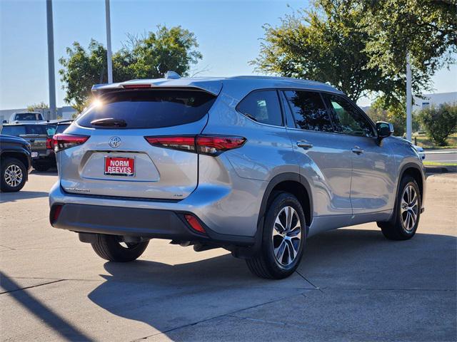 used 2022 Toyota Highlander car, priced at $34,372