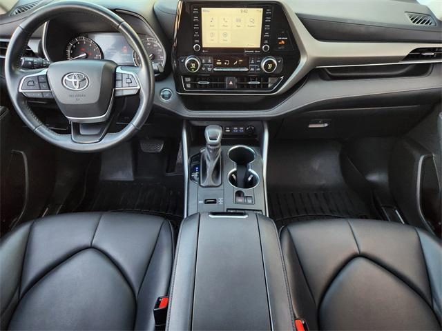 used 2022 Toyota Highlander car, priced at $34,372