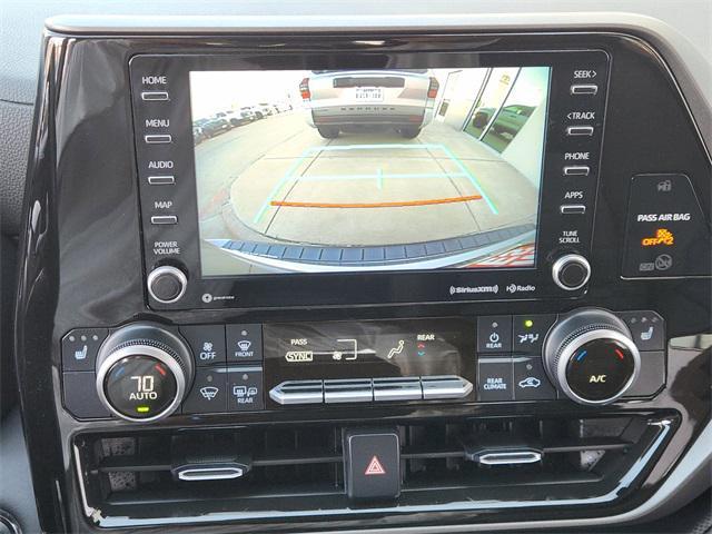 used 2022 Toyota Highlander car, priced at $34,372