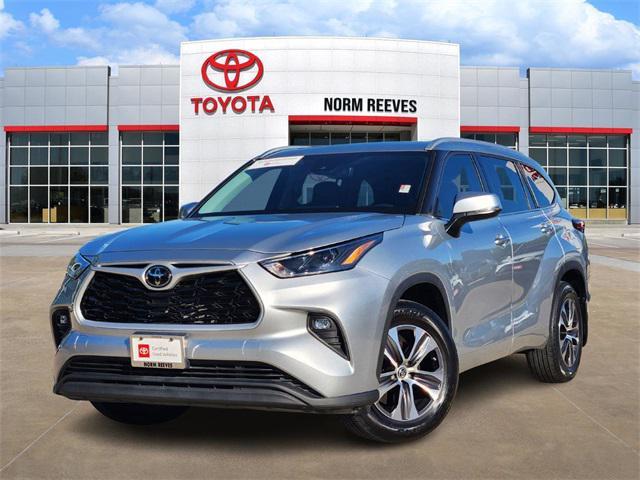 used 2022 Toyota Highlander car, priced at $34,372
