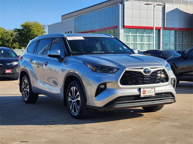 used 2022 Toyota Highlander car, priced at $34,372