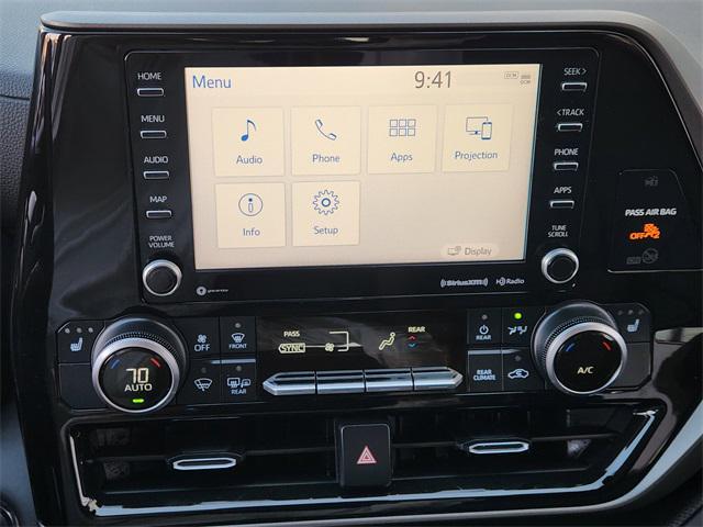 used 2022 Toyota Highlander car, priced at $34,372