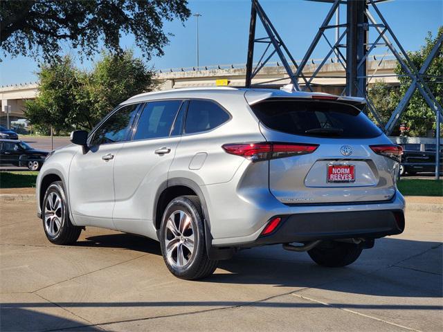 used 2022 Toyota Highlander car, priced at $34,372