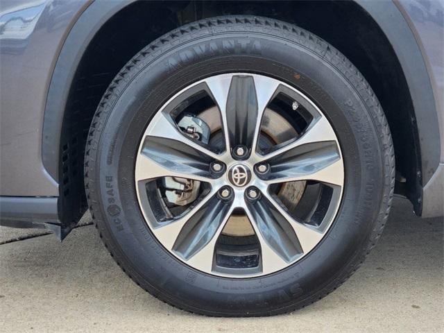 used 2021 Toyota Highlander car, priced at $29,701