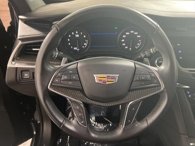 used 2022 Cadillac XT5 car, priced at $33,900
