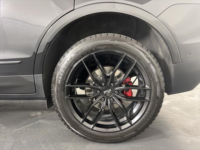 used 2022 Cadillac XT5 car, priced at $33,900