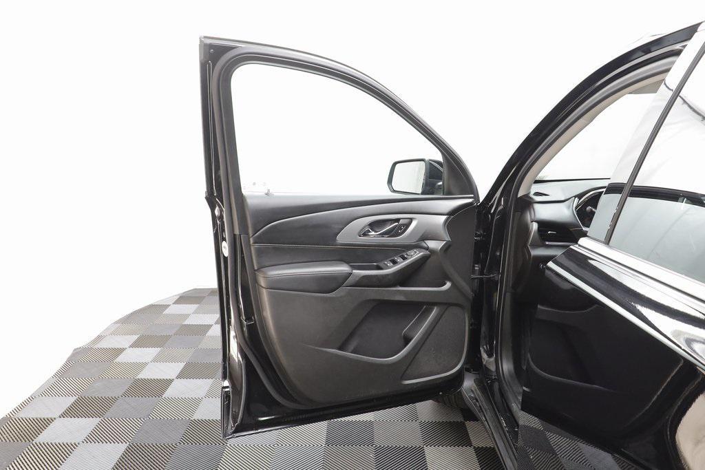 used 2021 Chevrolet Traverse car, priced at $22,280