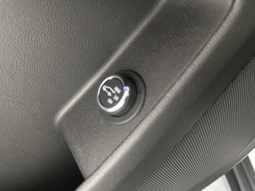 used 2022 Chevrolet Traverse car, priced at $28,361
