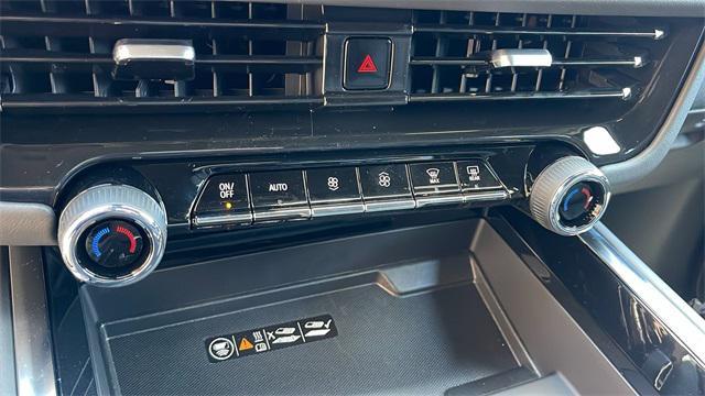 new 2025 Chevrolet Suburban car, priced at $68,670