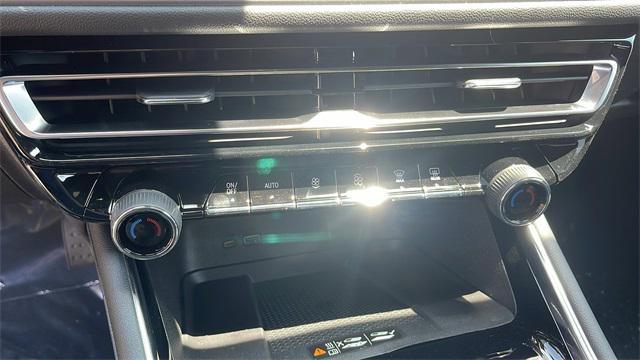 new 2025 Chevrolet Traverse car, priced at $41,115