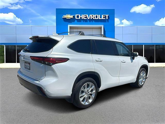 used 2022 Toyota Highlander car, priced at $37,953