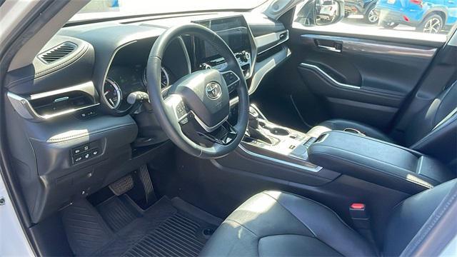 used 2022 Toyota Highlander car, priced at $37,953