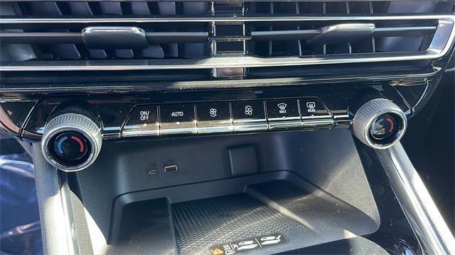new 2026 Chevrolet Traverse car, priced at $41,113