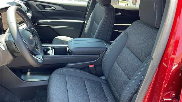 new 2025 Chevrolet Traverse car, priced at $38,130
