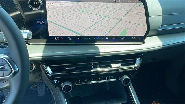 new 2025 Chevrolet Traverse car, priced at $38,130