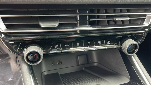 new 2025 Chevrolet Traverse car, priced at $39,172