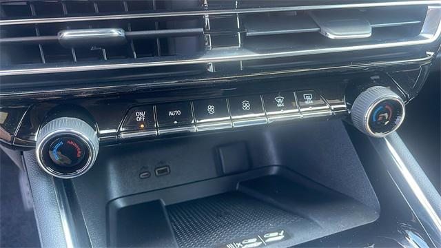 new 2025 Chevrolet Traverse car, priced at $41,405