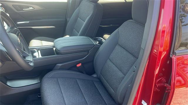 new 2025 Chevrolet Traverse car, priced at $39,615