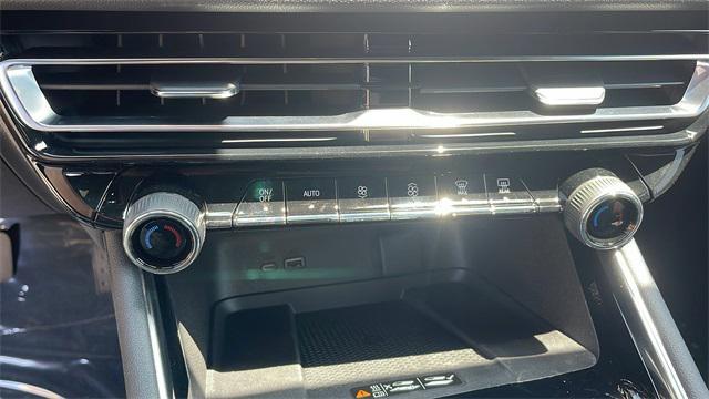 new 2025 Chevrolet Traverse car, priced at $40,620