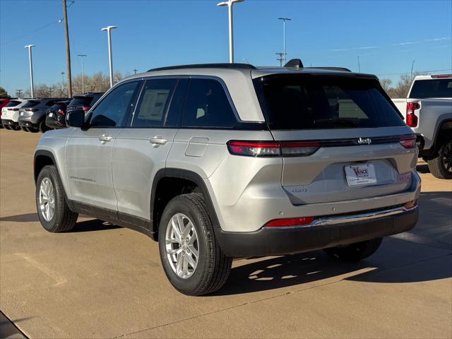 new 2025 Jeep Grand Cherokee car, priced at $40,123