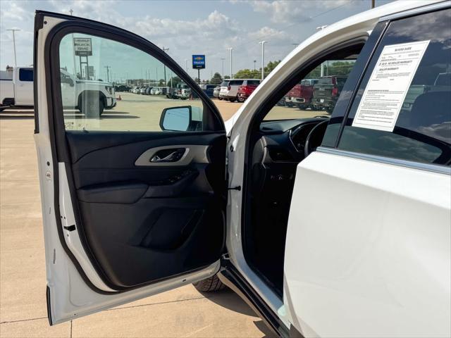 used 2023 Chevrolet Traverse car, priced at $27,690