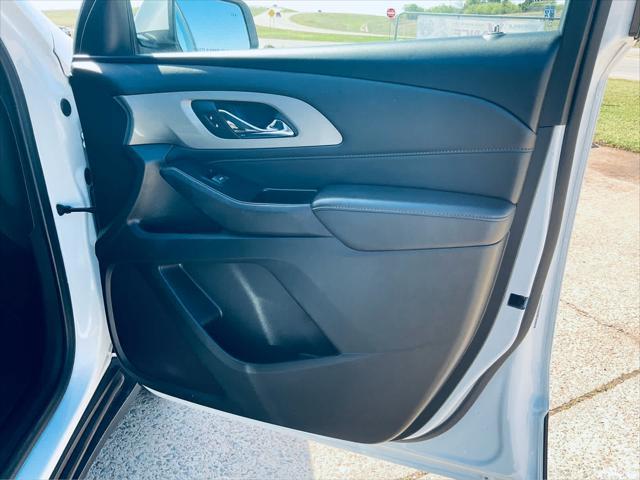 used 2023 Chevrolet Traverse car, priced at $28,490
