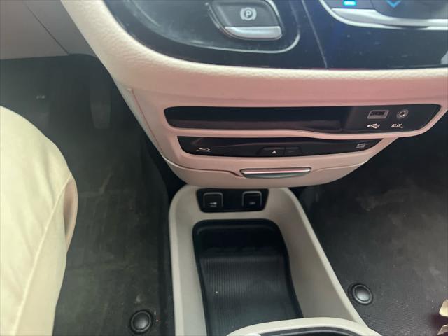 used 2018 Chrysler Pacifica car, priced at $17,499
