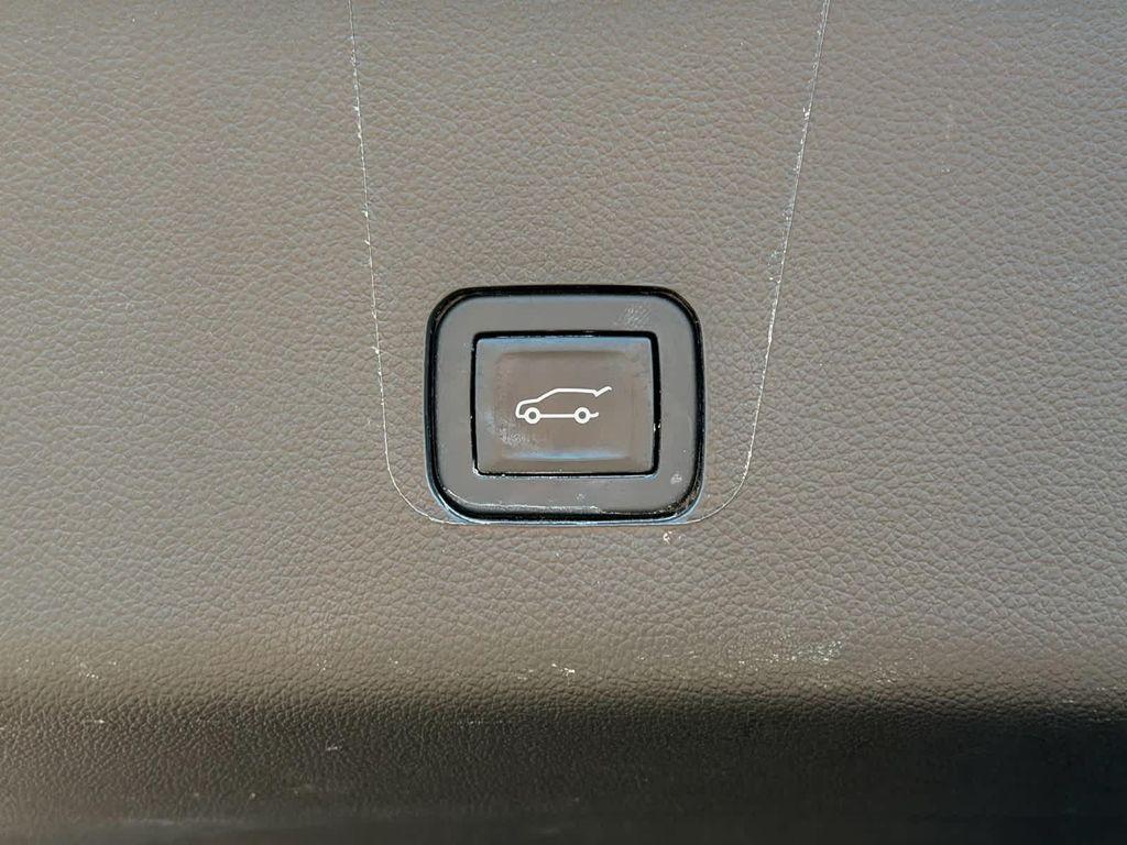 used 2023 Chevrolet Traverse car, priced at $37,592