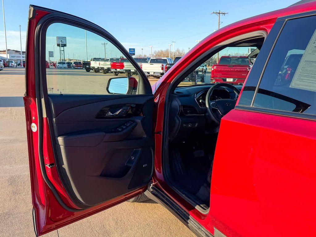 used 2023 Chevrolet Traverse car, priced at $37,592