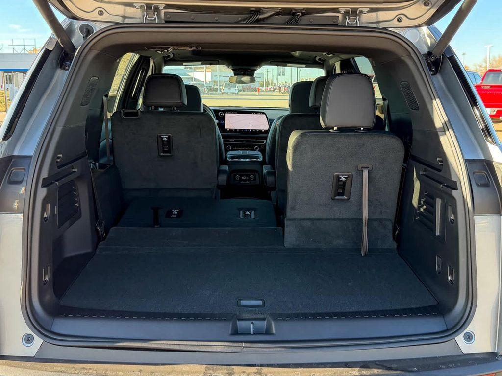 new 2026 Chevrolet Traverse car, priced at $52,335