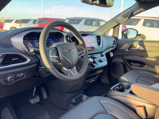 new 2025 Chrysler Pacifica car, priced at $43,352