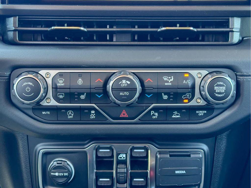 new 2025 Jeep Gladiator car, priced at $65,040