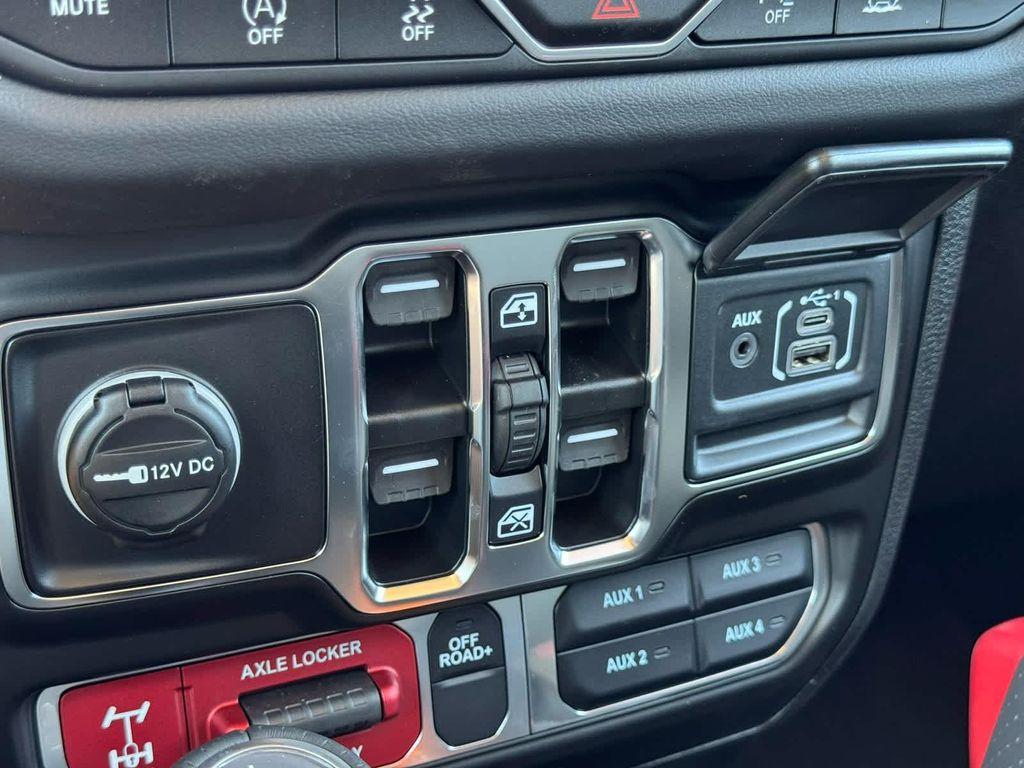 new 2025 Jeep Gladiator car, priced at $65,040