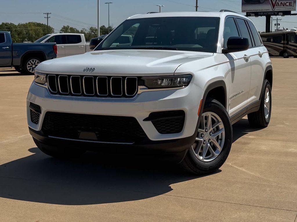 new 2025 Jeep Grand Cherokee car, priced at $43,575