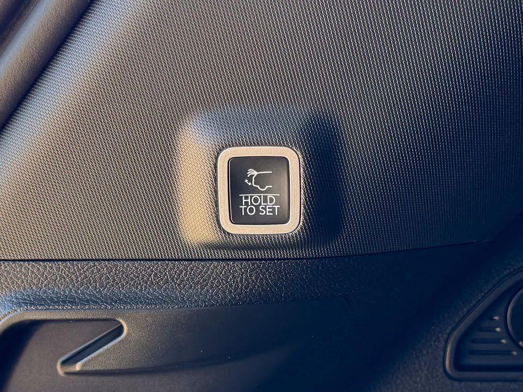 new 2025 Jeep Grand Cherokee car, priced at $43,575