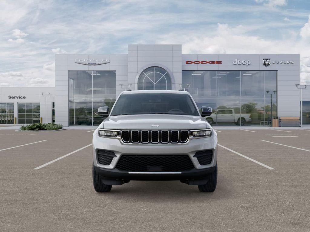new 2025 Jeep Grand Cherokee car, priced at $40,375