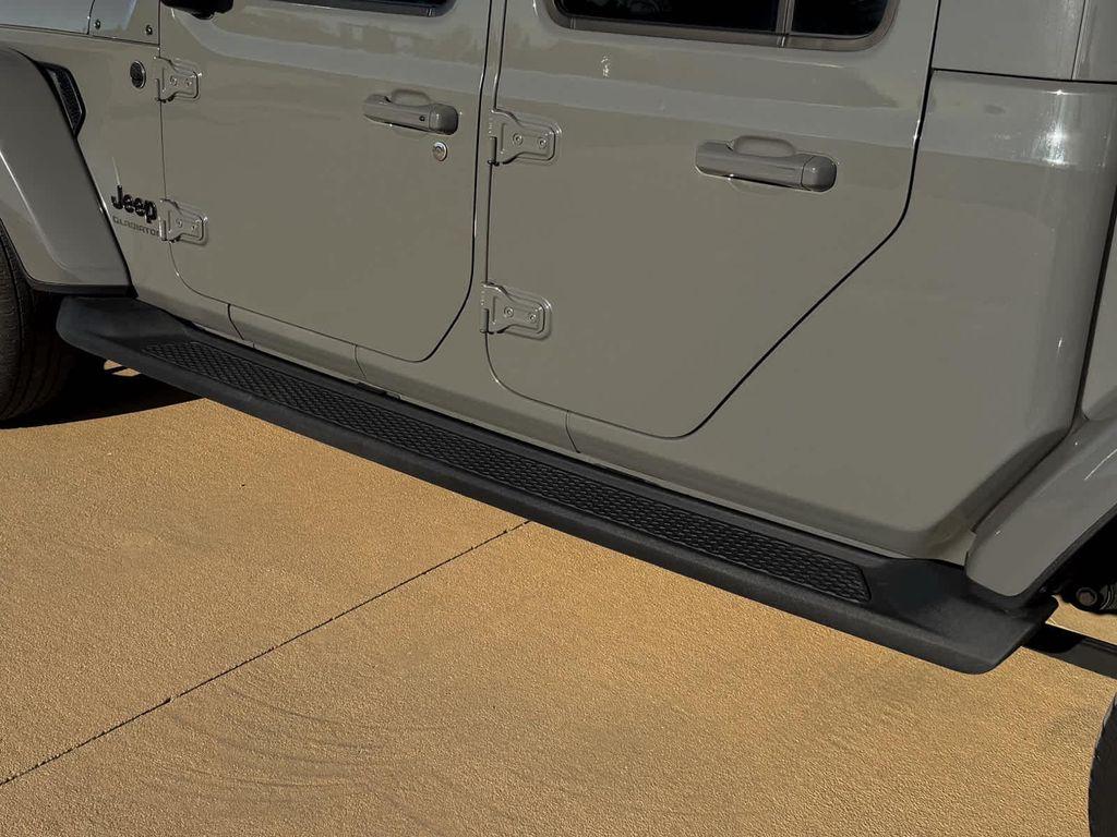 used 2022 Jeep Gladiator car, priced at $32,998