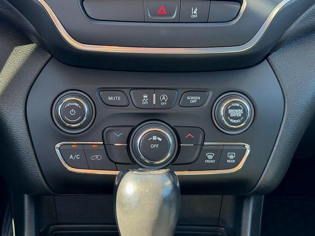 used 2022 Jeep Cherokee car, priced at $24,774