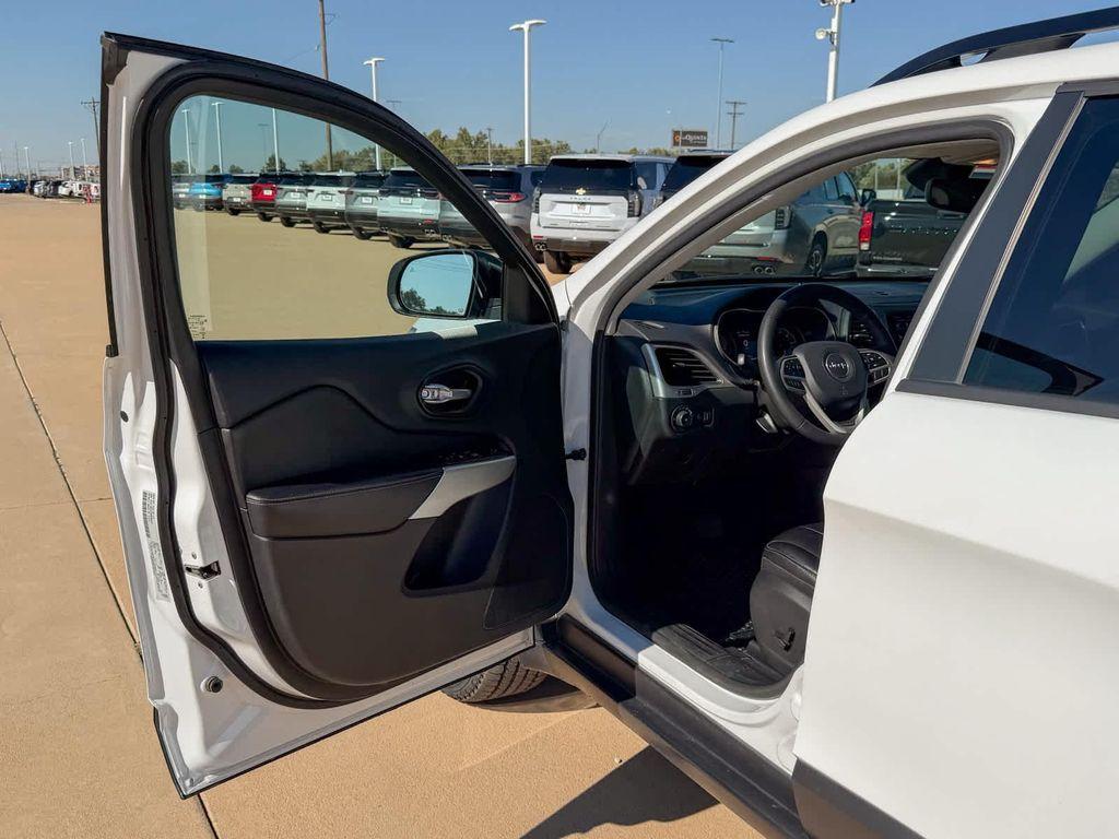 used 2022 Jeep Cherokee car, priced at $24,774