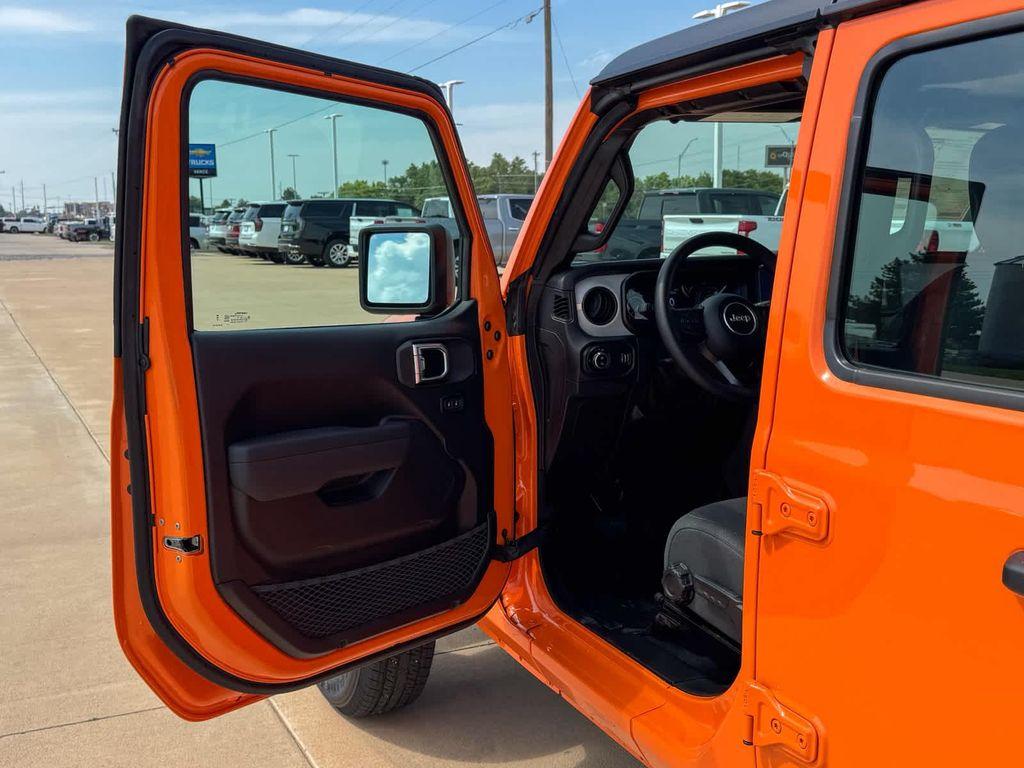 new 2025 Jeep Gladiator car, priced at $40,373