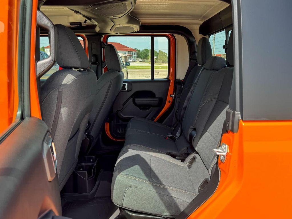 new 2025 Jeep Gladiator car, priced at $40,373