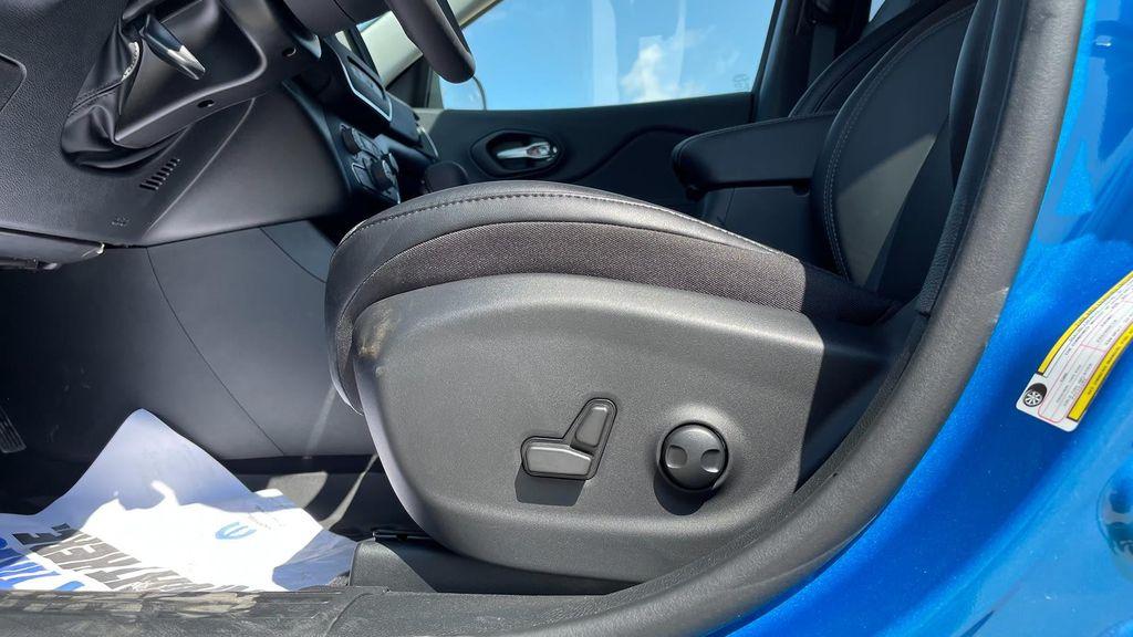new 2023 Jeep Cherokee car, priced at $37,890