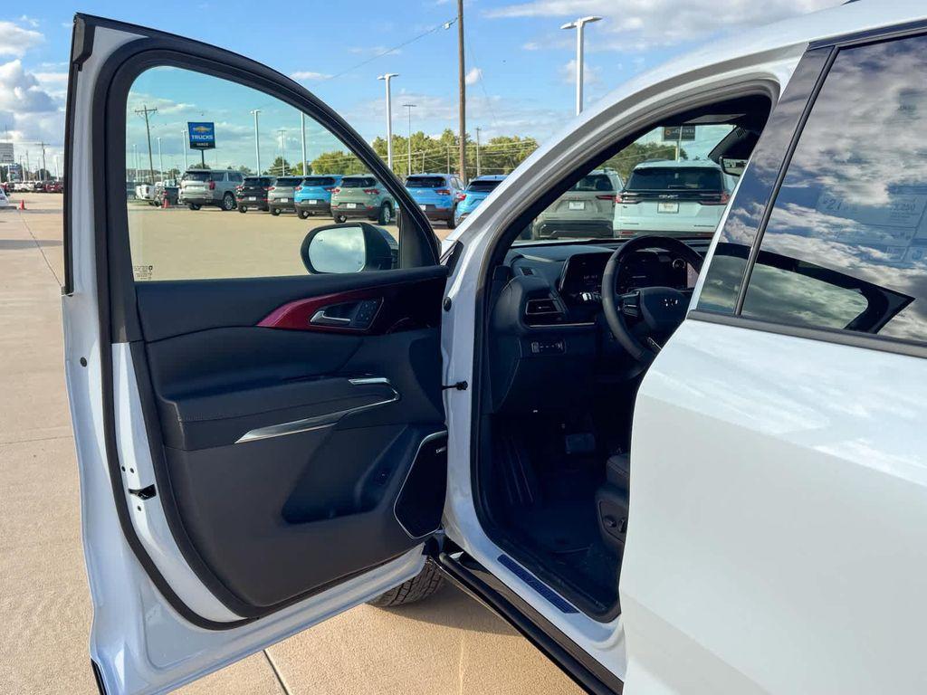 new 2026 Chevrolet Traverse car, priced at $60,330