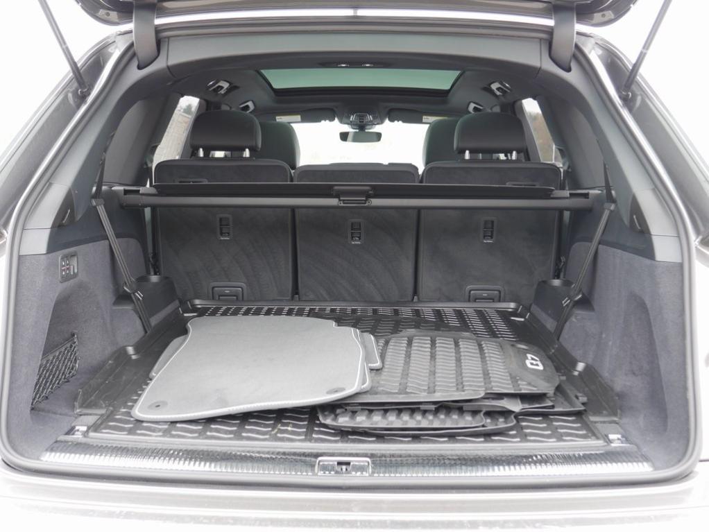 used 2025 Audi Q7 car, priced at $58,400